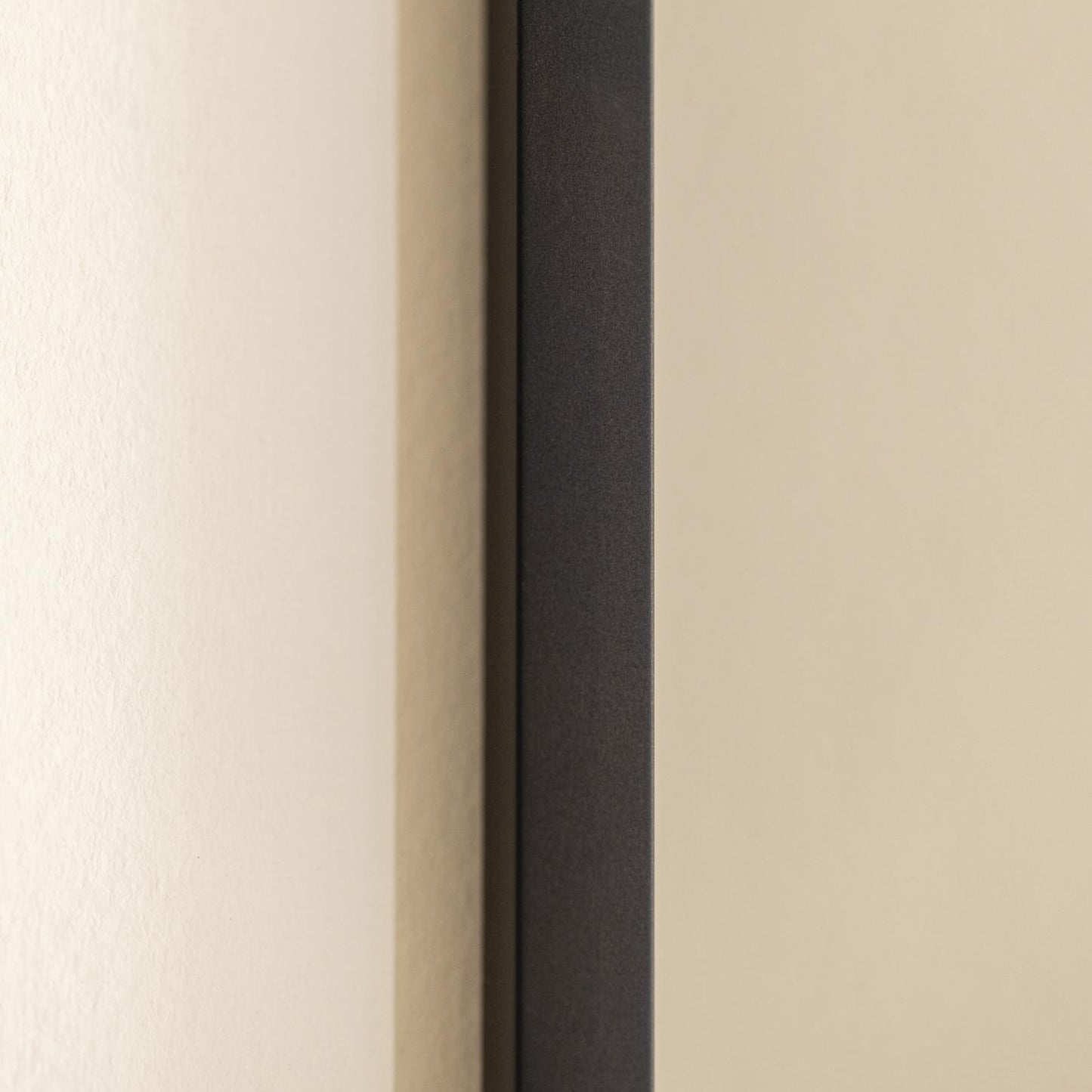 Nielsen Alpha Matt Black Frame